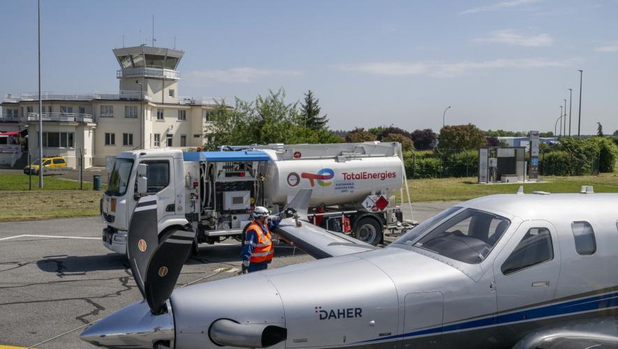 Daher TBM fueling on SAF at LFPN