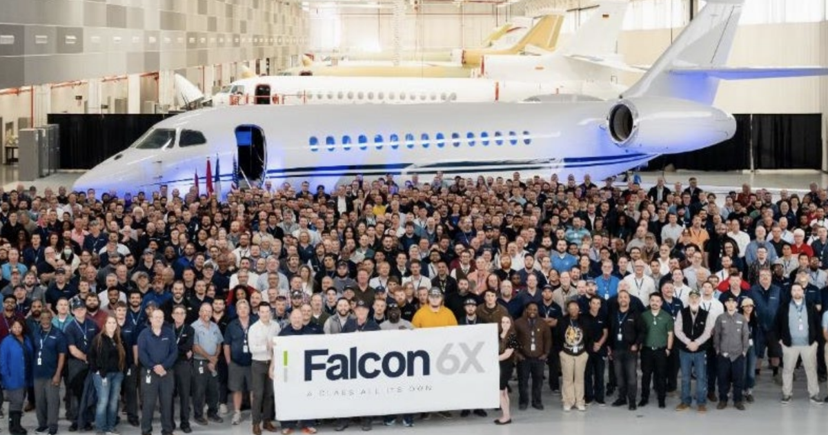 Delivery of the first Falcon 6X.